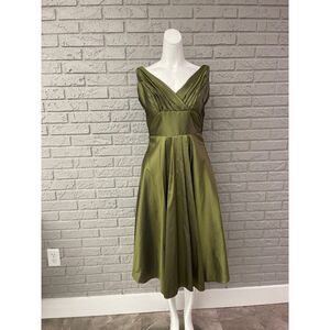 Vineyard Collection Women Iridescent Green A-Line Formal Dress Size 4
